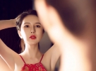 丰满尤物美女吊带裙性感诱人写真图片