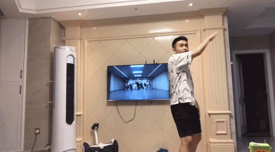 7b3f4d5c984dd781561583c10468889f.gif