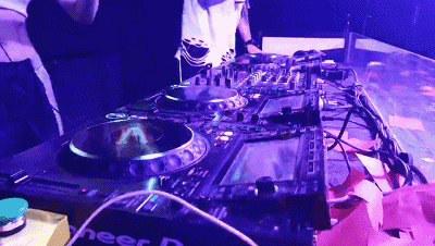 8774f49ff0a89bd322be7616c2195278.gif