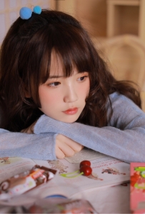 丰满美女小露蛮腰风情诱惑写真 第一辑